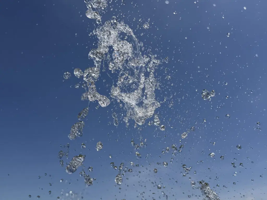 水